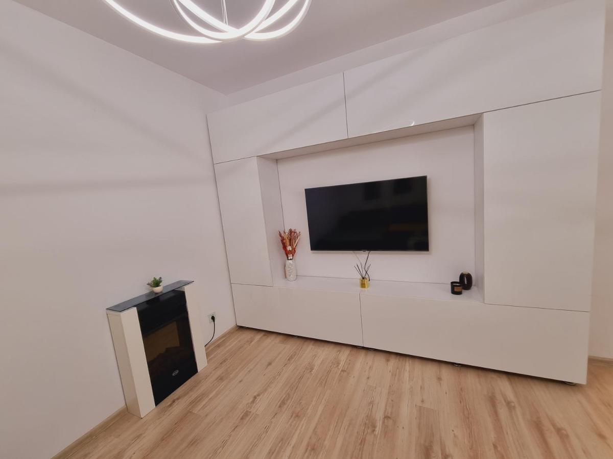 25 Luxury Apartament Бухарест Экстерьер фото